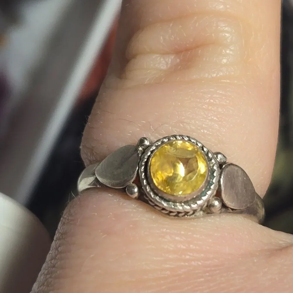 Vintage sterling silver ring sz 6.5